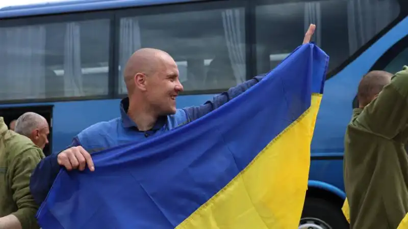 Додому повернулися ще 307 оборонців: завершився другий етап обміну полоненими
