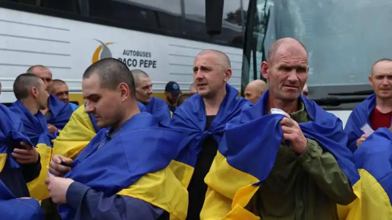 Додому повернулися ще 307 оборонців: завершився другий етап обміну полоненими