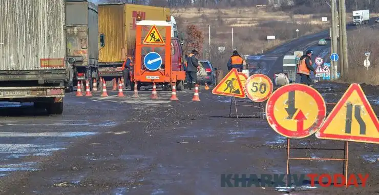 На Харківщині цьогоріч оновлять понад десяток аварійних доріг: які напрямки ремонтуватимуть