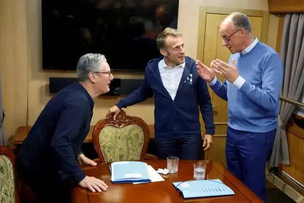 Макрон висміяв російську пропаганду після фейку про «наркотики» під час візиту до Києва
