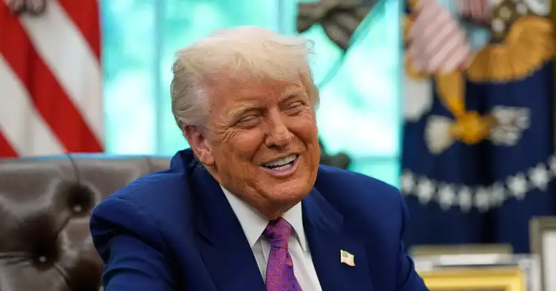 Трамп висловився за повернення Росії до G8: “З нею війни могло б не бути”