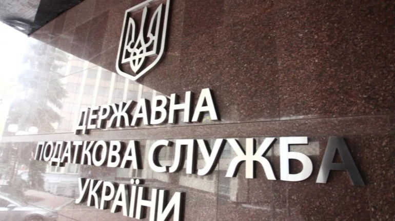Під виглядом податкової: шахраї масово розсилають вірусні листи