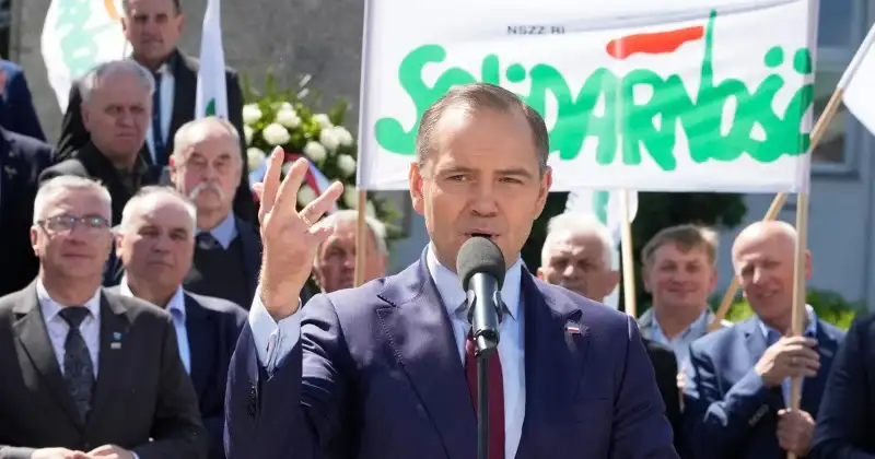 Скандал у Польщі: кандидата в президенти звинувачують у причетності до ескорт-бізнесу