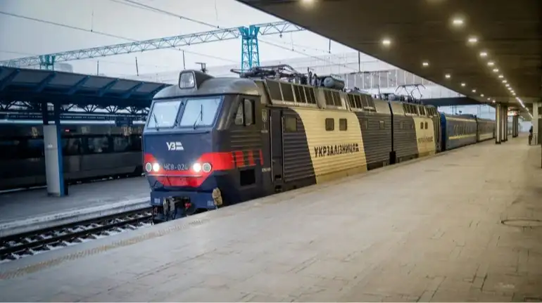 На Закарпатті знову курсують поїзди: “Укрзалізниця” відремонтувала пошкоджену ділянку