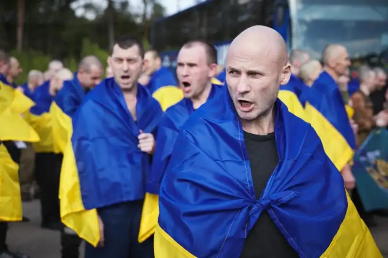 Повернення додому: з російського полону звільнено 390 українців