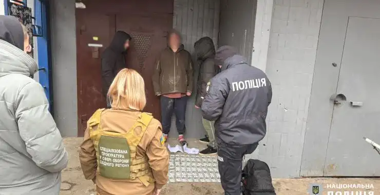 П’ять років за долари і “непридатність”: у Харкові засудили працівника військкомату