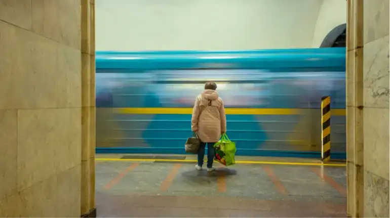 У Києві знову курсує червона лінія метро після нічної атаки