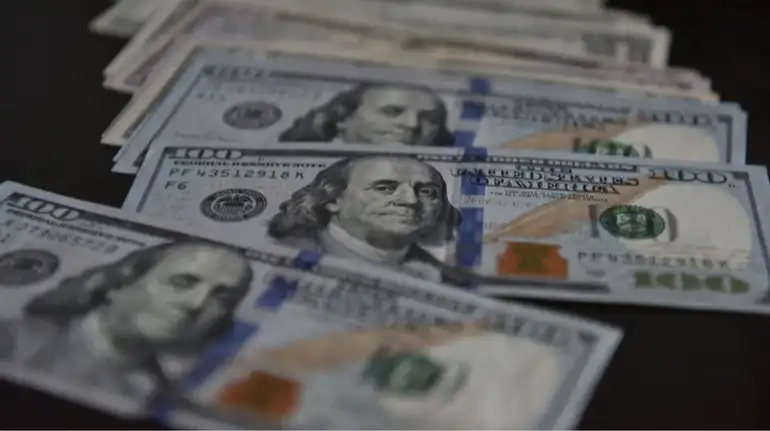 Україна витратила майже $3 мільярди резервів у травні через валютні інтервенції та виплати боргів