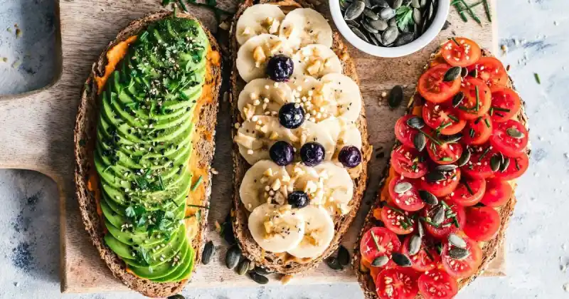 Які продукти допомагають жінкам після 45 років тримати вагу під контролем: поради експертів