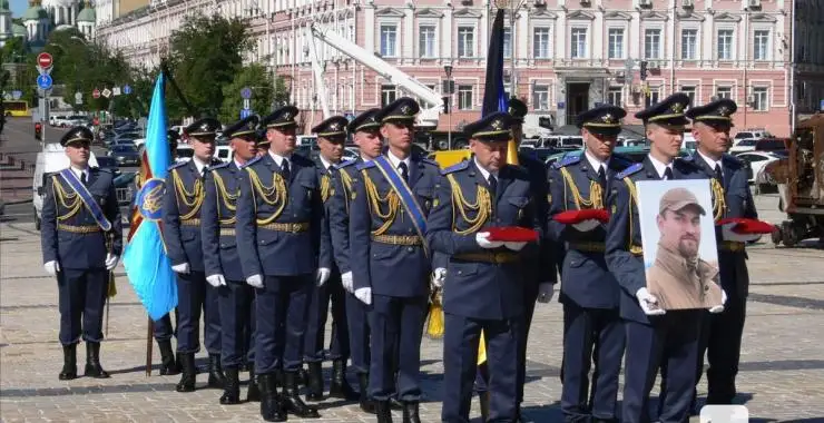 У Києві попрощалися з пілотом Максимом Устименком, який загинув під час оборони неба